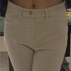 dress pants
very cute
no front pockets but there is back pockets!